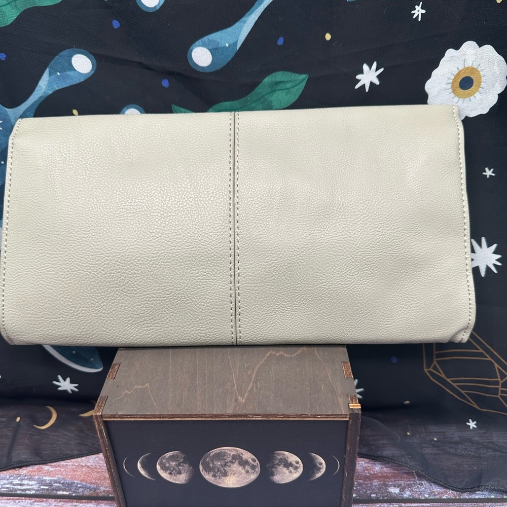 BCBG | Gray Soft Vegan Pebble Leather Maxi Clutch NWT - Picture 6 of 7